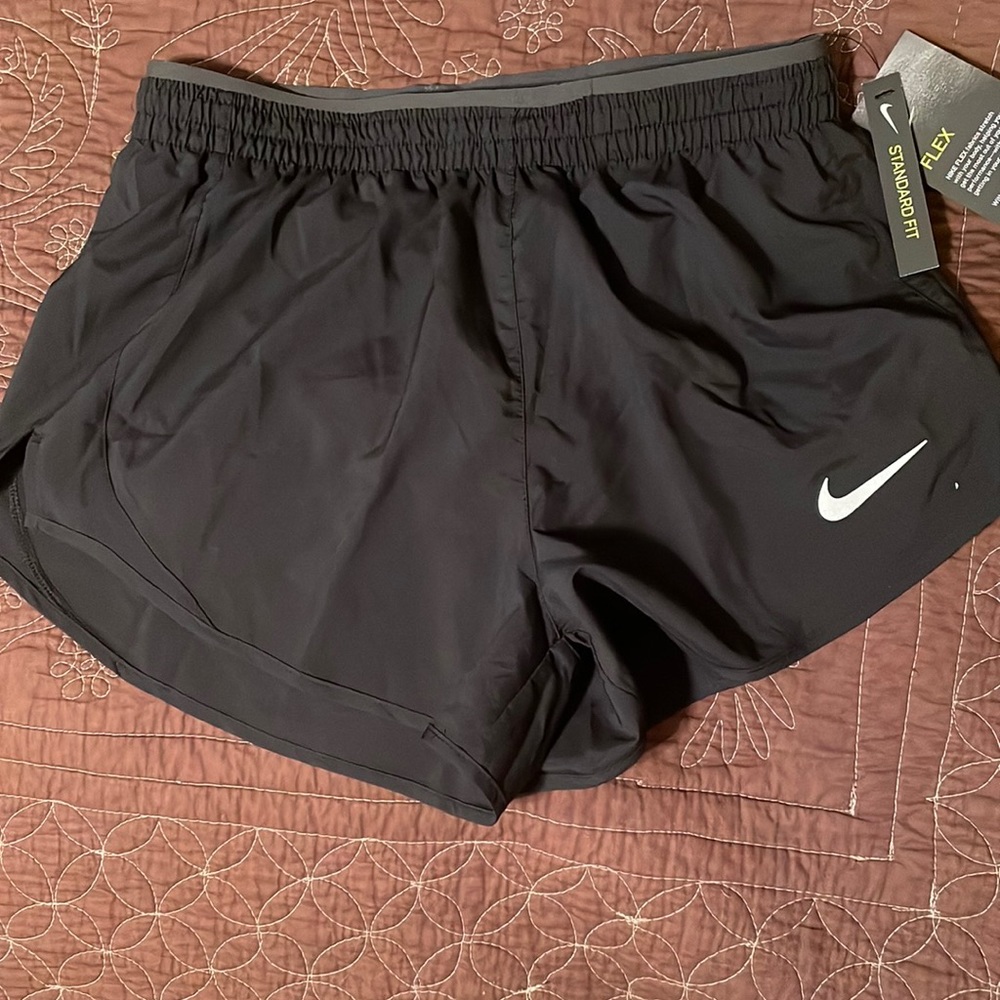🆕🆕🆕 NWT Nike running shorts